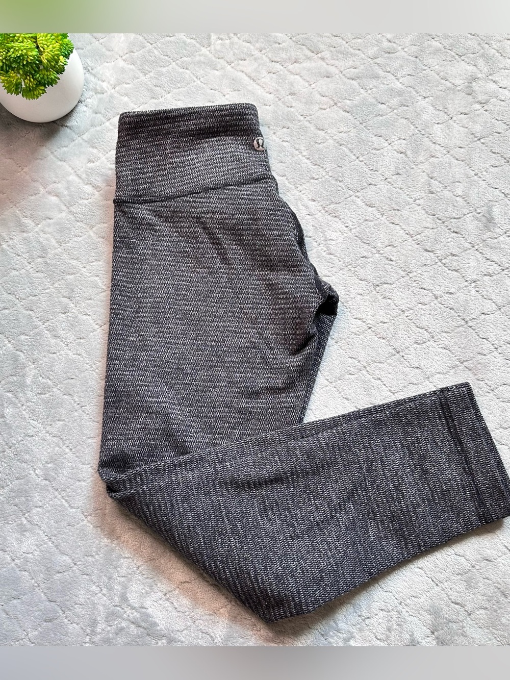 Lululemon Heathered Gray High Rise Cropped Leggings Hidden Pocket Size 4